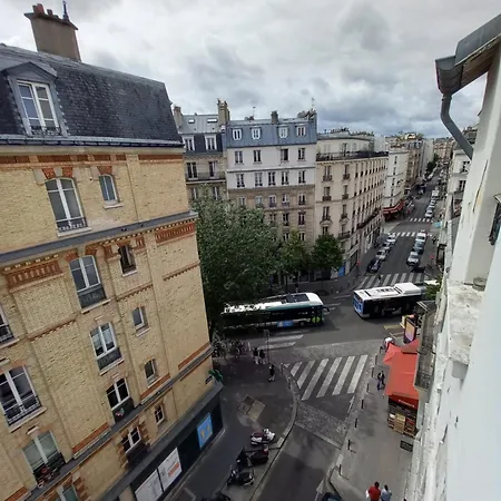 Mini Cosy Et Lumineux A Montmartre